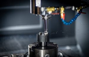 Obróbka tworzyw konstrukcyjnych: technologia, materiały i praktyczne wskazówki